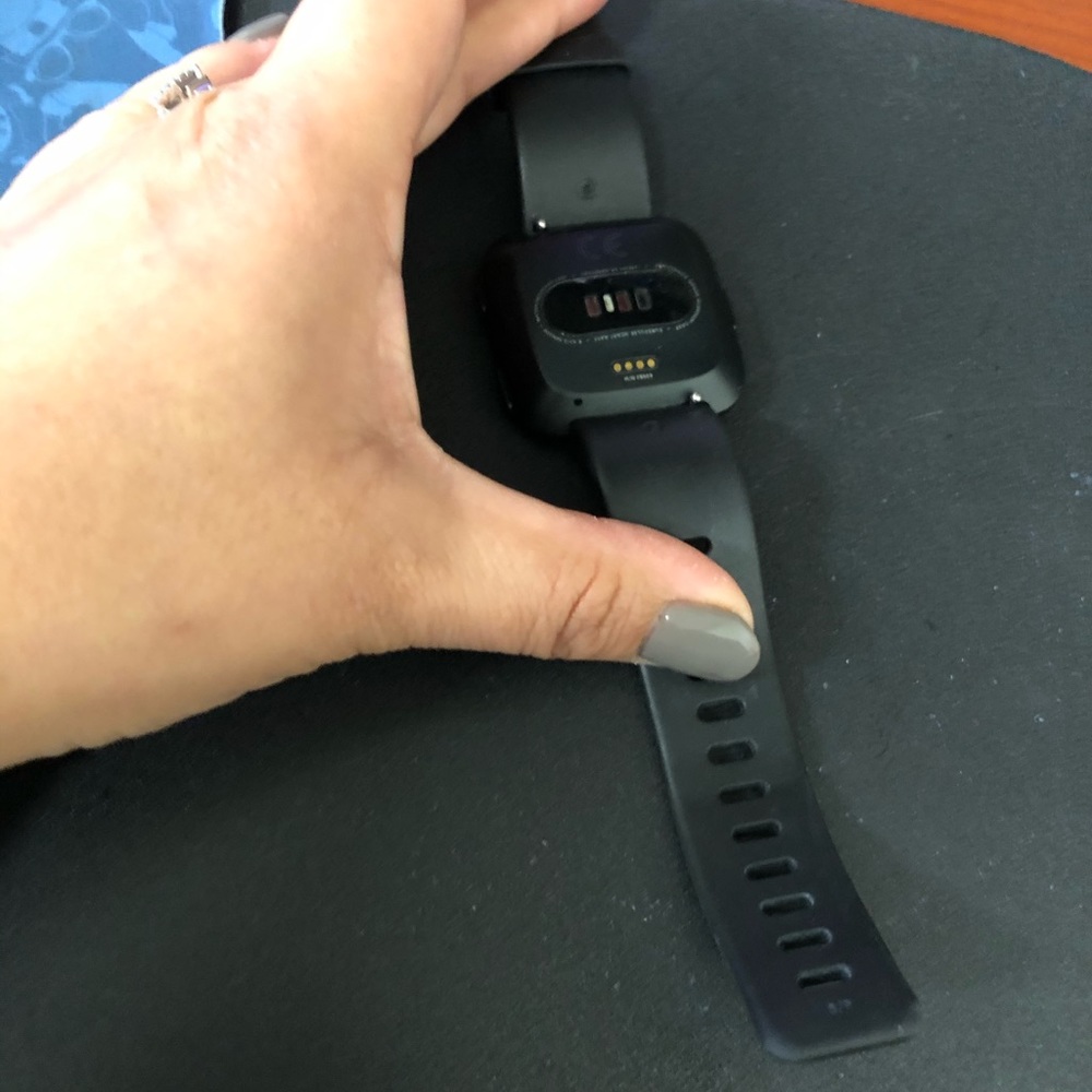 Fitbit Versa - Picture 3 of 3